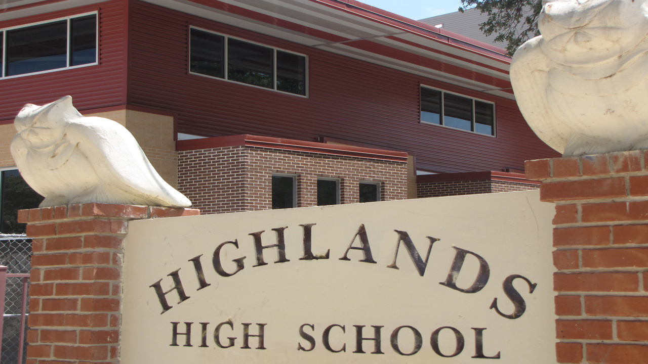 Students step into new era, facilities at Highlands HS, SAISD...